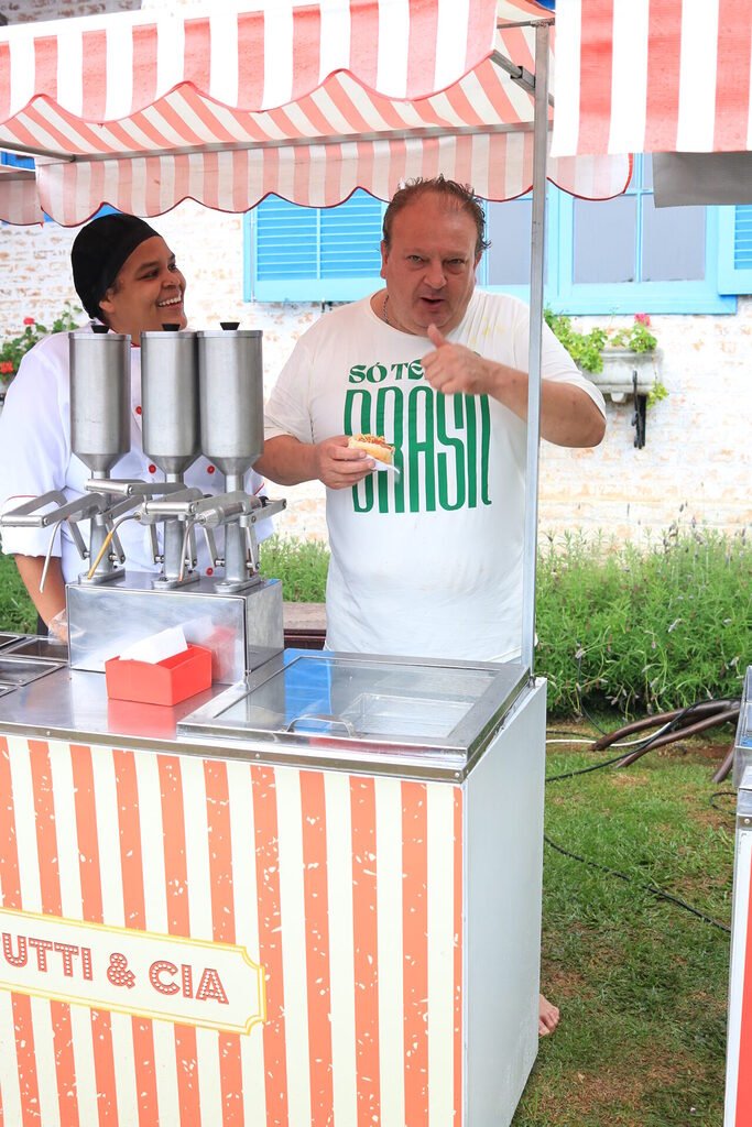 Buffet Tutti & Cia servindo evento em domicílio em São Paulo