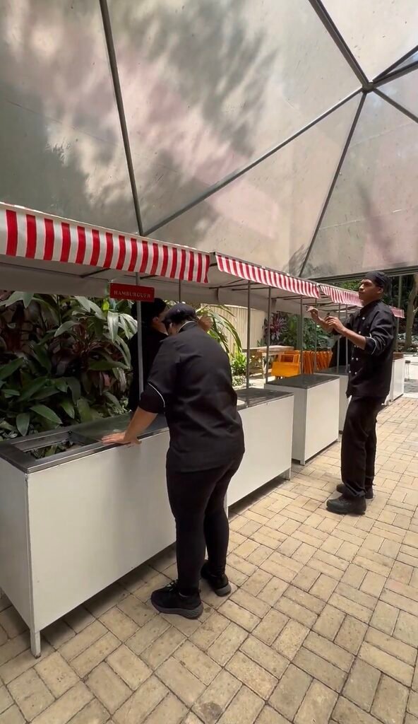 Buffet em Domicílio: Guia Completo 2 montagem de buffet em domicílio antes do event